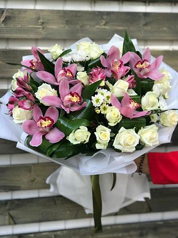 Букет цветов из: Розы и Хризантемы в Бронница
