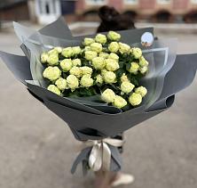 Букет Белые кустовые розы Солинеро в Бронница