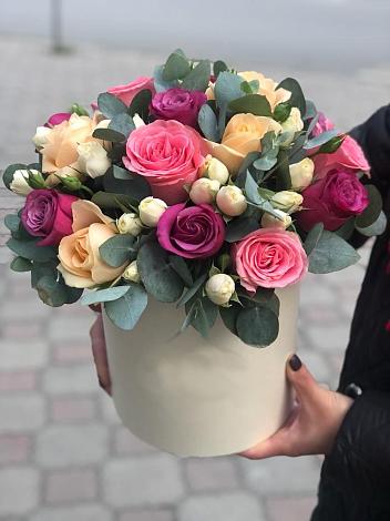 Цветочная композиция из Розы в шляпной коробке в Бронница