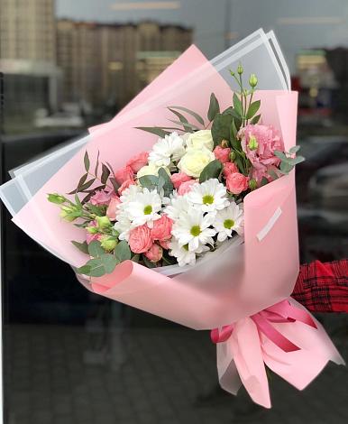 Букет цветов из: Розы, Лизиантусы и Хризантемы в Бронница
